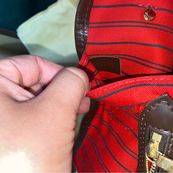 Louis Vuitton Neverfull MM tote unites timeless design in Damier Ebene canvas - Picture 4 of 16